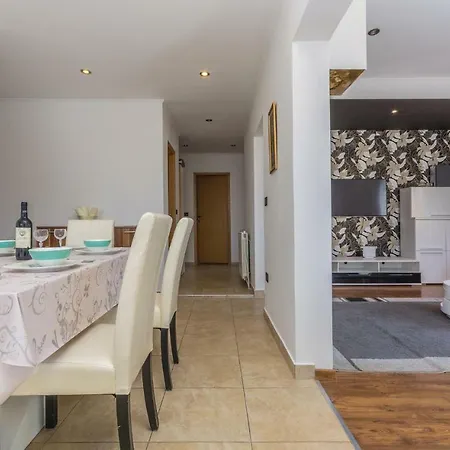 Four Bedroom Holiday In *