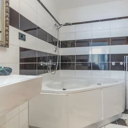 Four Bedroom Holiday In Holiday home