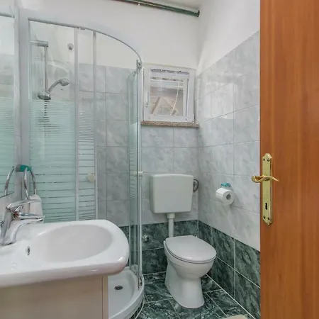 בית נופש Four Bedroom Holiday In