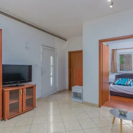 Four Bedroom Holiday In בית נופש *