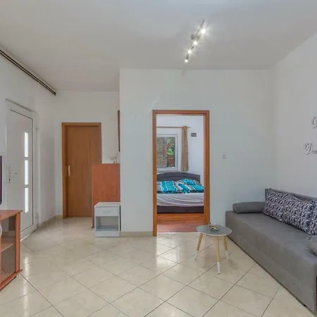 Four Bedroom Holiday In * Nedescina