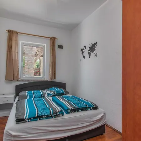 בית נופש Four Bedroom Holiday In